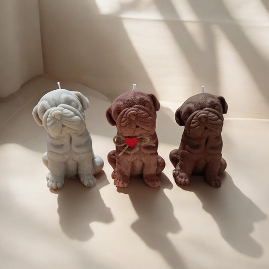 Candele artigianali profumate a forma di bulldog, creazioni in cera vegetale firmate Essenza di Luce.