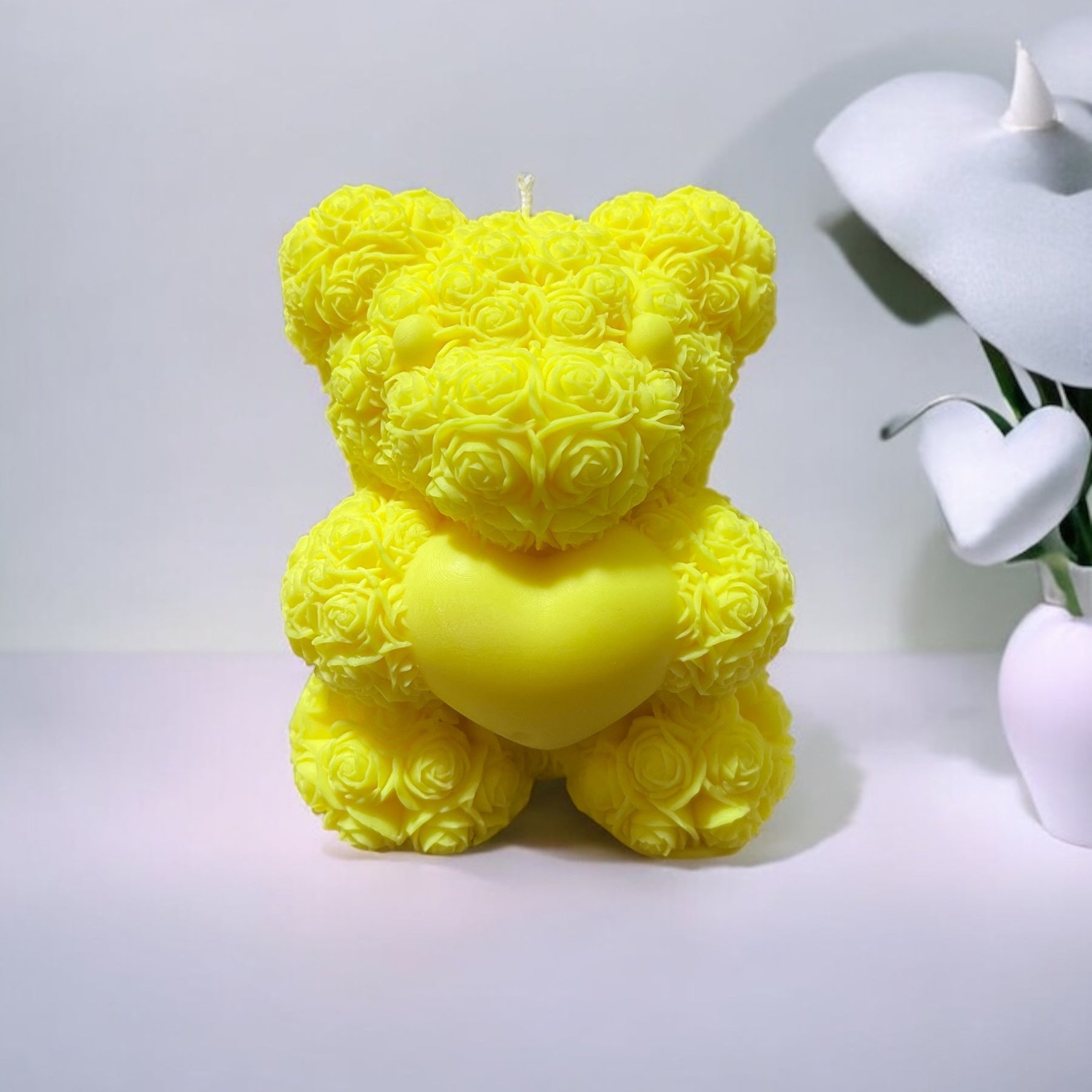 Candela artigianale profumata Teddy Rose XXL gialla, luminosa e realizzata a mano.