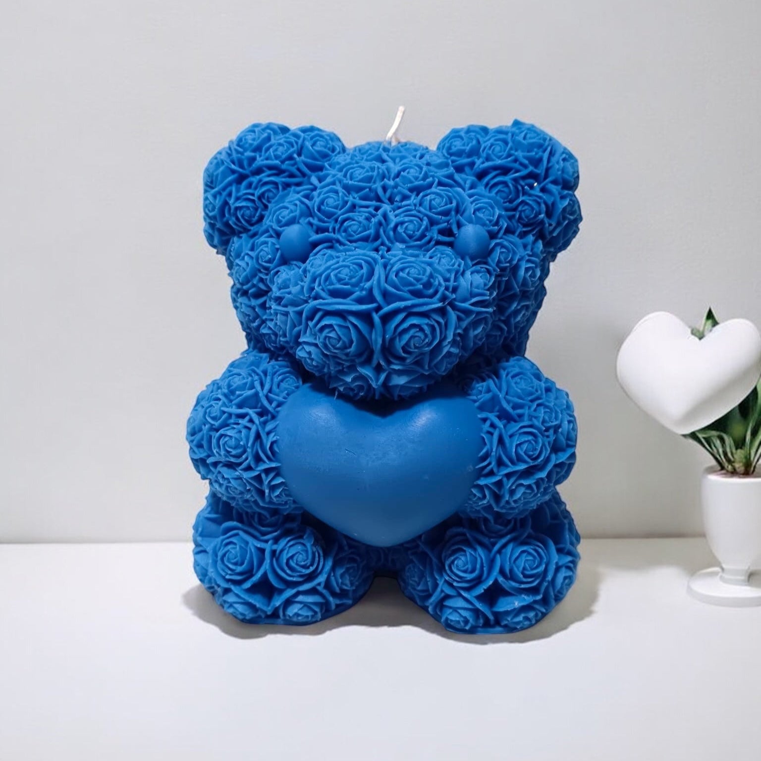 Candela artigianale profumata Teddy Rose XXL blu, decorazione scenografica fatta a mano.