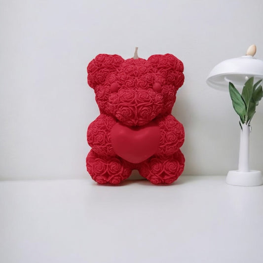 Candela Teddy Rose grande rossa con cuore, creazione artigianale profumata firmata Essenza di Luce.