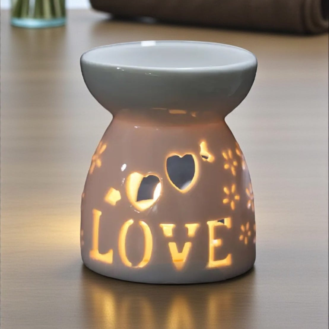 Brucia essenze in ceramica bianca con scritta LOVE traforata illuminata, perfetto per tart profumate e oli essenziali.