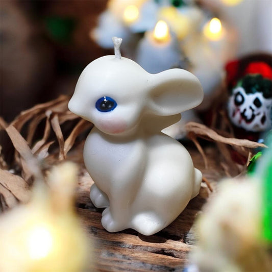 Candela decorativa Little Bunny bianca, coniglietto pasquale realizzato artigianalmente in cera.